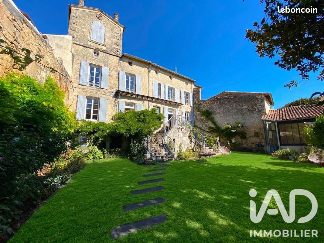 Maison 18 pièces 445 m² · à Saint-Maixent-l'École · 445 m² · 395 000 €