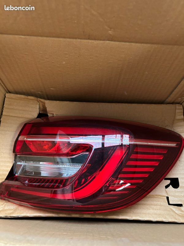 Feux arrières clio 5 arrière droit (image 1)