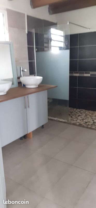 Appartement 3 pièces 90 m² · à Saint-André · 90 m² · 1 000 €/mois