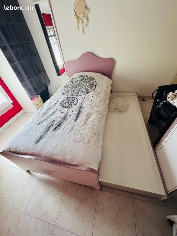 Chambre complète lit, bureau, fauteuil rose (image 3)