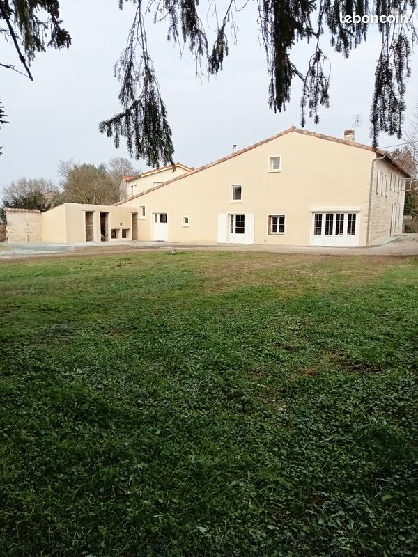 Maison 7 pièces 241 m² · à La Foye-Monjault · 241 m² · 295 000 €