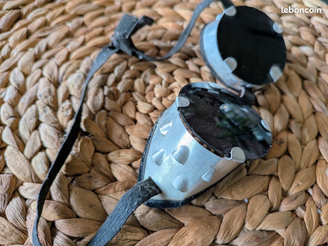Ancienne paire de lunettes de soudeur (image 2)