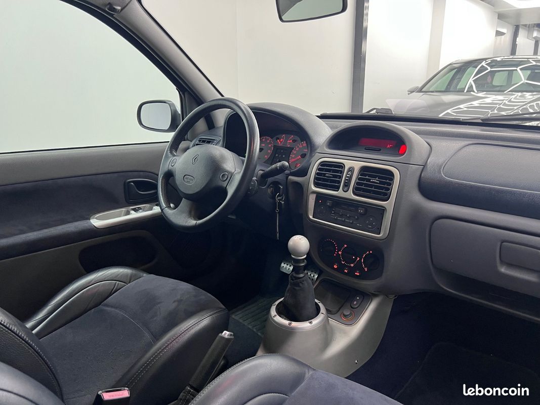 Renault Clio 3.0 V6 230ch/N°1609/Distribution Neuve/Clim (image 13)