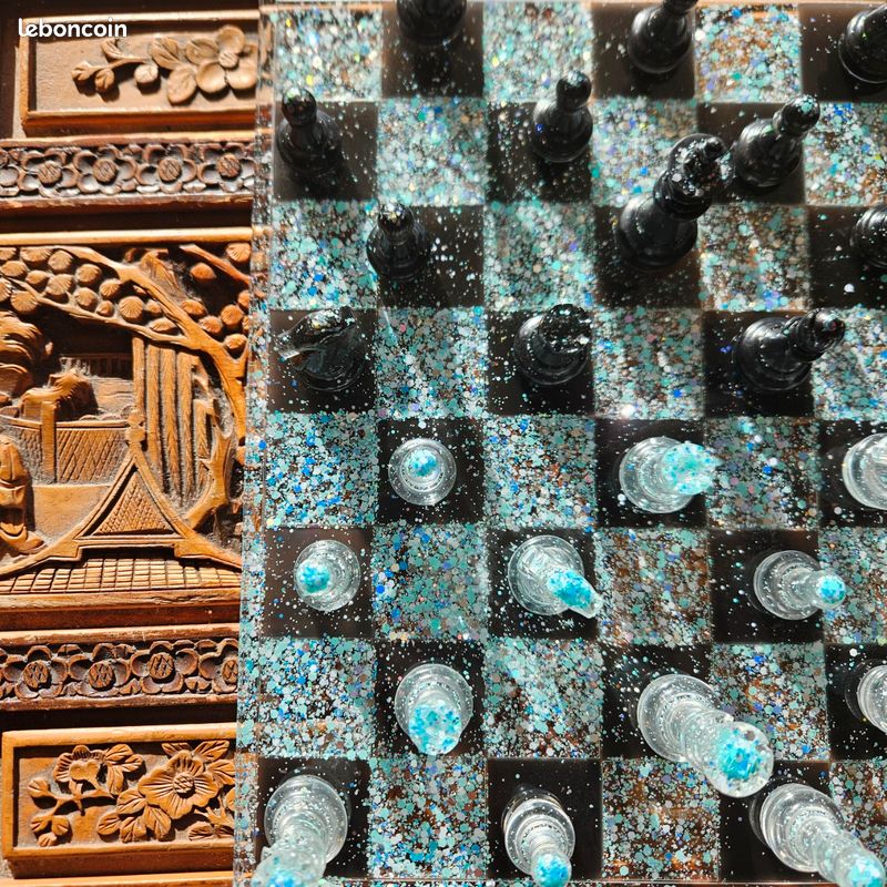 Échiquier en résine époxy fait main – Fusion de jeu et d'art – Résin'éclat Échiquier en résine époxy fait main – Fusion de jeu et d'art – Résin'éclat