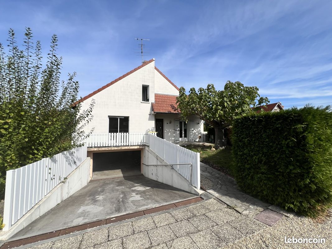 Maison 8 pièces 240 m² · à Orléans · 240 m² · 459 000 €