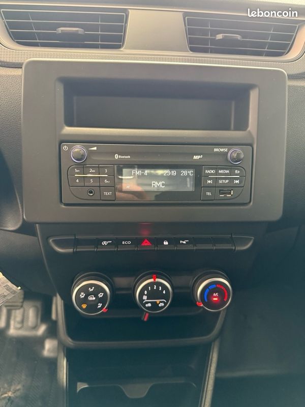Renault EXPRESS VAN 1.5 BLUE DCI 95CH CONFORT 22 (image 17)