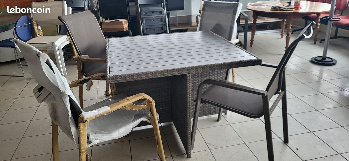 Table extérieure (image 2)