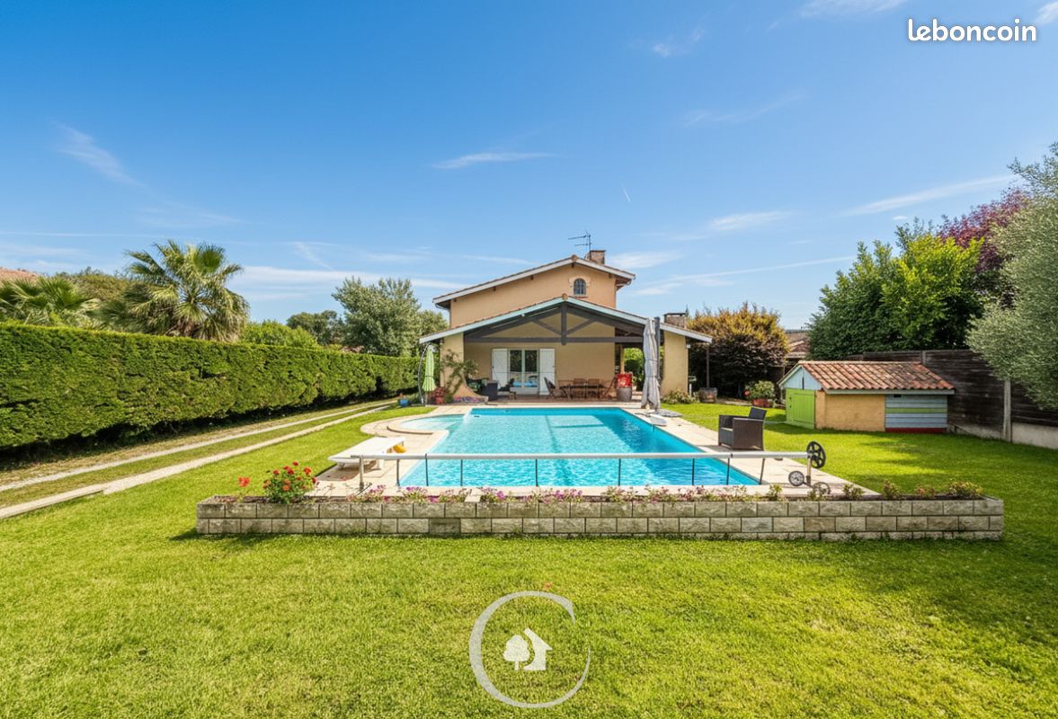 Maison 5 pièces 160 m² · à Le Taillan-Médoc · 160 m² · 449 000 €