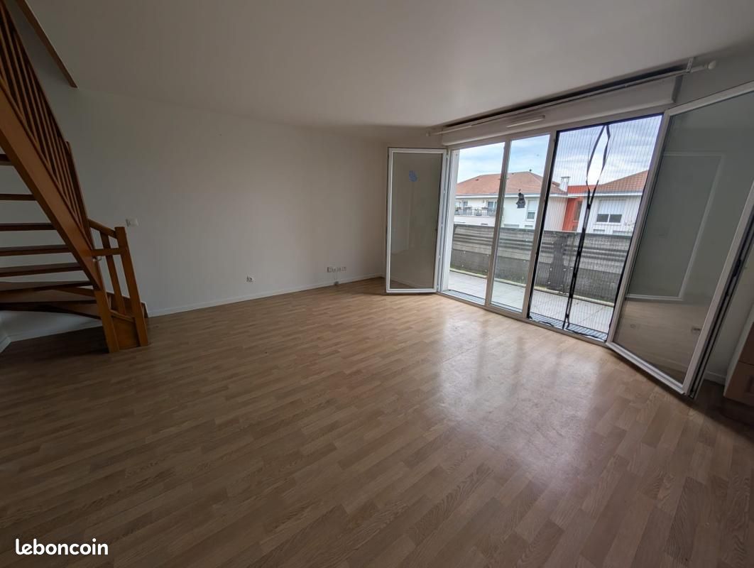 Appartement 3 pièces 60 m² · à Corbeil-Essonnes · 60 m² · 980 €/mois