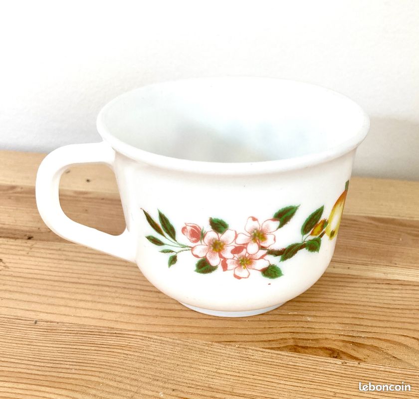 Ensemble Vintage à Café Arcopal Opaline - Décor Fraise Et Mûre - Lot Incomplet - Occasion