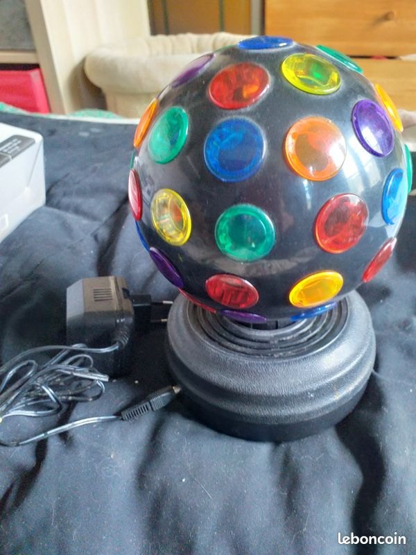 Boule a lumieres disco qui tourne (image 1)
