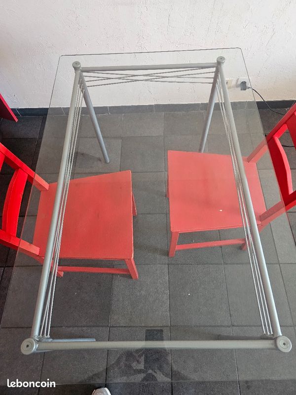 Table en verre et chaise (image 6)