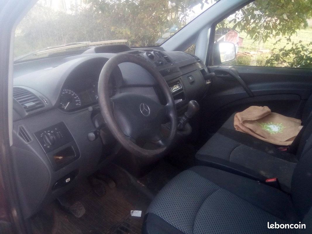 Vends Mercedes Vito 113 CDI 2.2 (639). Diesel (image 2)