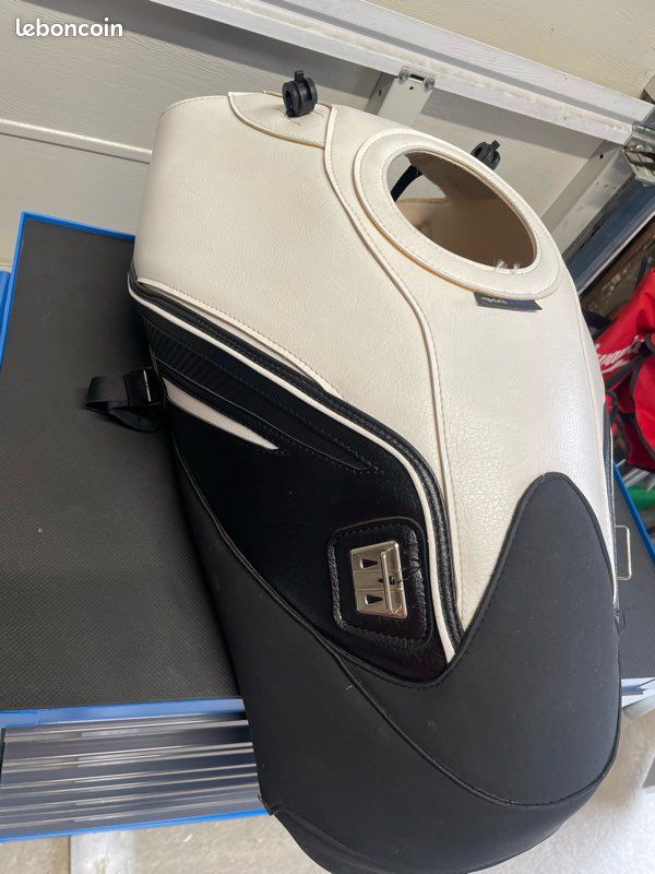 Protégé réservoir de marque bagster cb1000r (image 3)
