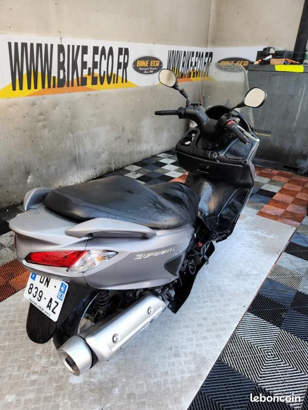 Suzuki BURGMAN 200 2015 RSV (62446) 125 cm3 Motos