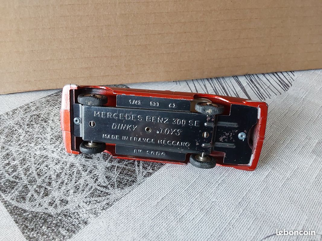 Dinky Toys 533 – Mercedes Benz 300SE Coupé Rouge, 1/43, Boîte D'origine, Très Bon état