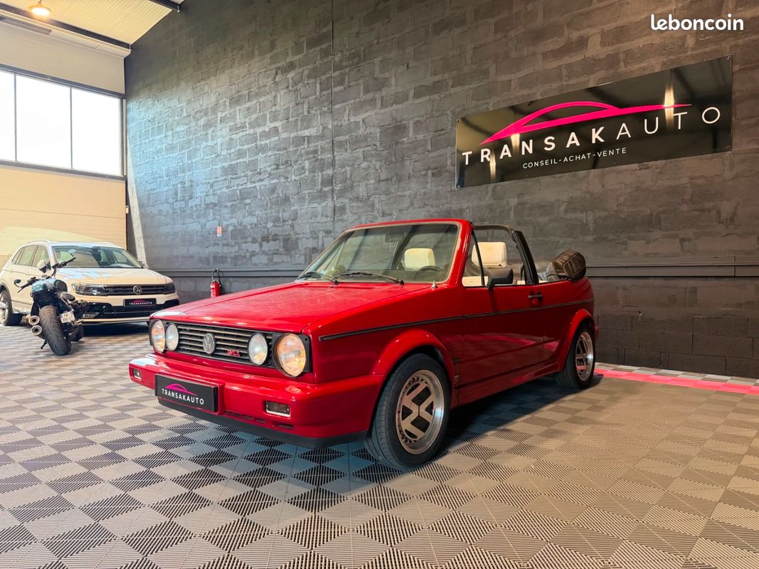 VOLKSWAGEN GOLF CABRIOLET 1.8 90ch - MOTEUR REFAIT 5000KMS - CAPOTE NEUVE - PEINTURE NEUVE - DOSSIER PHOTO RESTAURATION... (image 2)