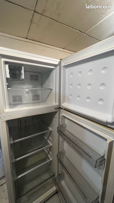 Réfrigérateur / congélateur Thomson – À réparer ou pour pièces (image 3)