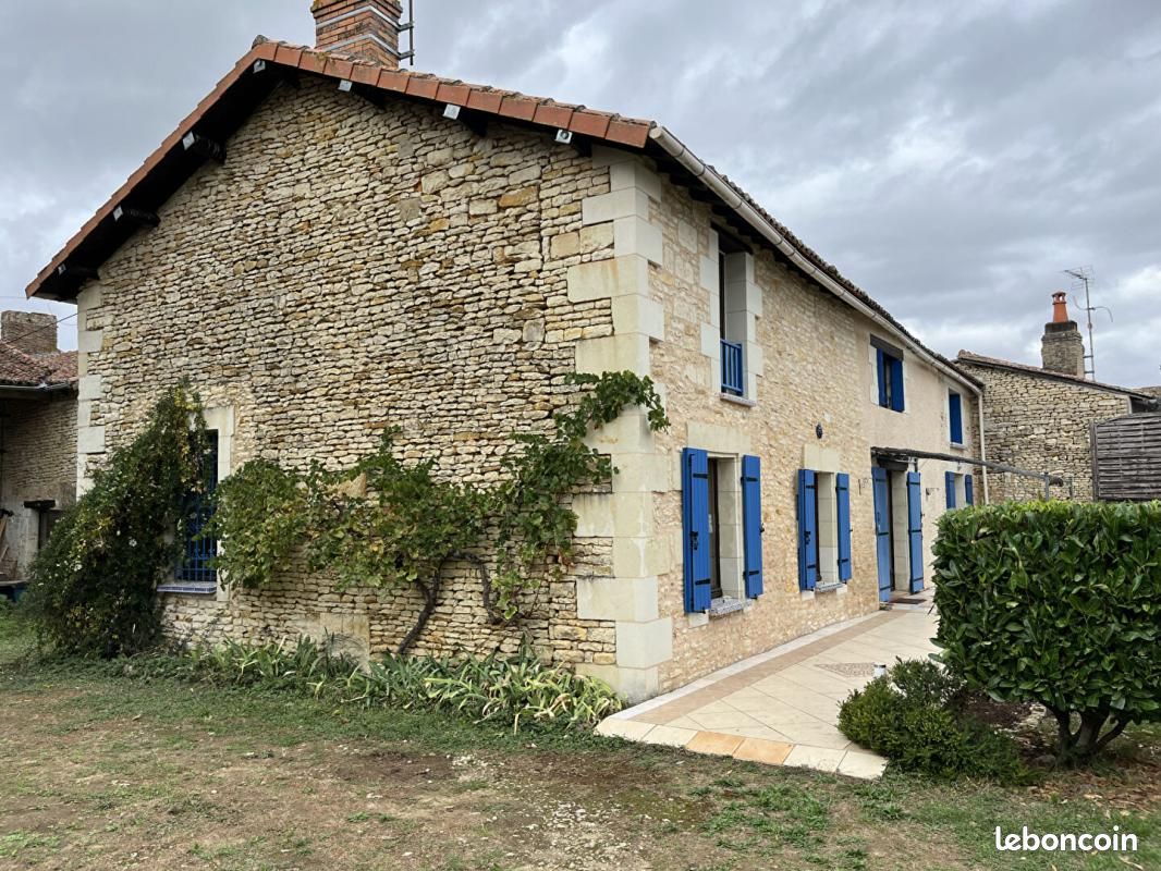 Maison 6 pièces 180 m² · à Angliers · 180 m² · 199 500 €