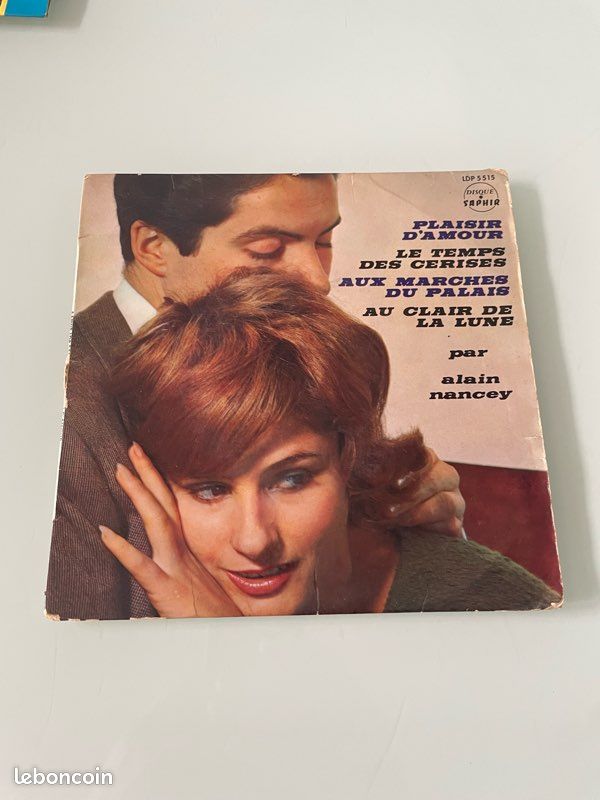 Vinyle 45 tours ALAIN NANCEY 4 titres dont aux marchés du palais… (image 1)