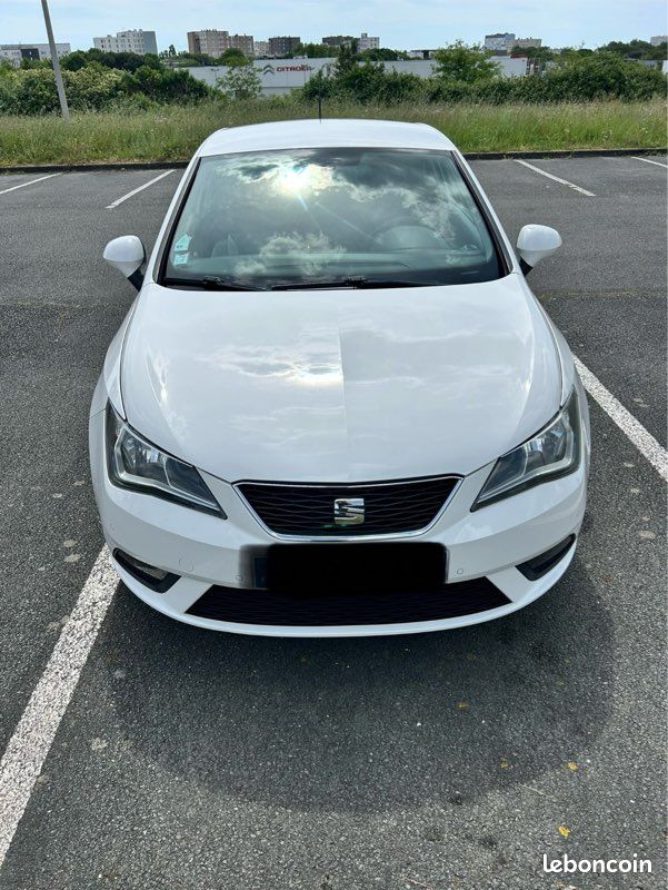 Voiture Ibiza (image 1)