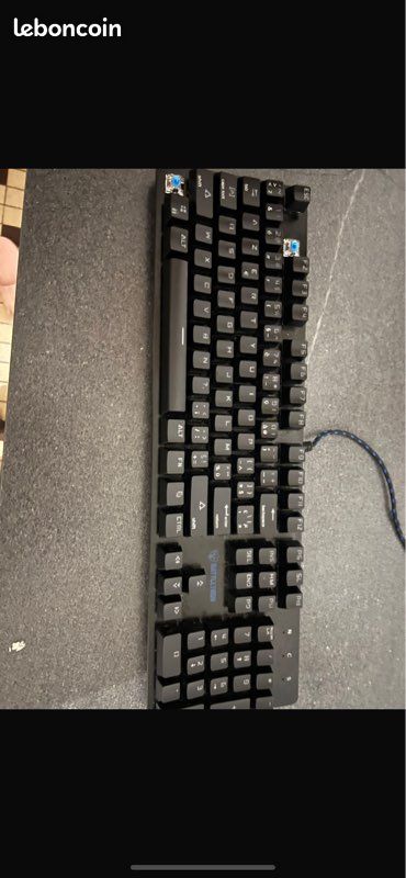 Je vend clavier mécanique par ce que je le utilise plus je préfère le vendre à quelqu’un qui en a besoin (image 1)