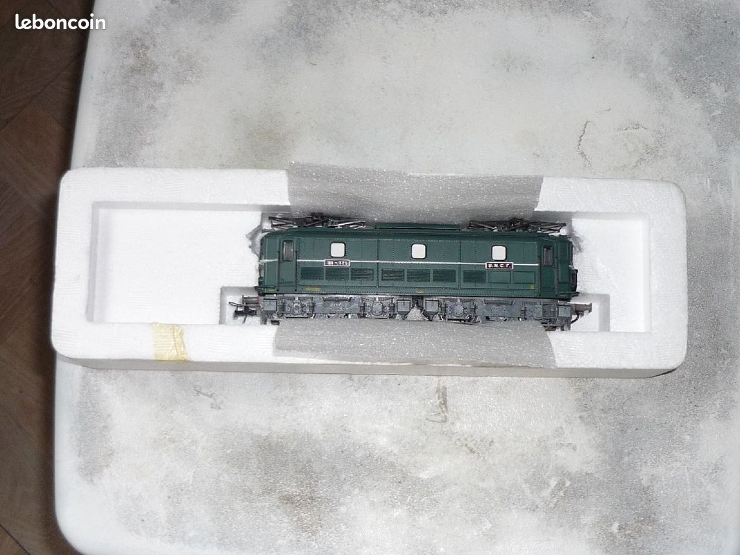 ECH HO ROCO BB 300 SNCF BEL ETAT SALIE AVEC BOITE MAUVAIS ETAT REF 4170