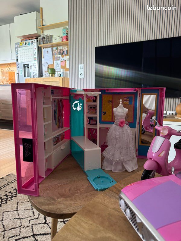 Lot Barbie & LOL Surprise : Avion, Voiture, Dressing, Poupées (image 5)
