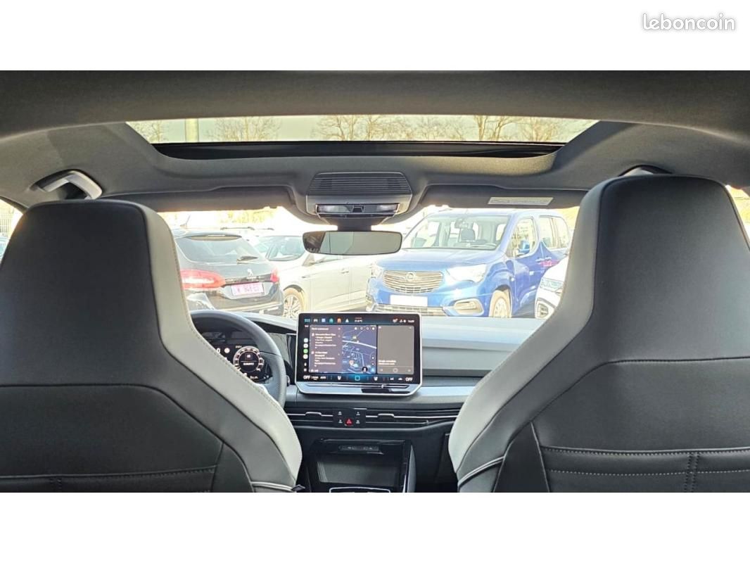 Volkswagen Golf R-Line 2.0 TDI 150cv DSG7+DCC+Toit pano+Matrix LED Black+JA18 YORK+Pack TECHNO+CU... (image 18)