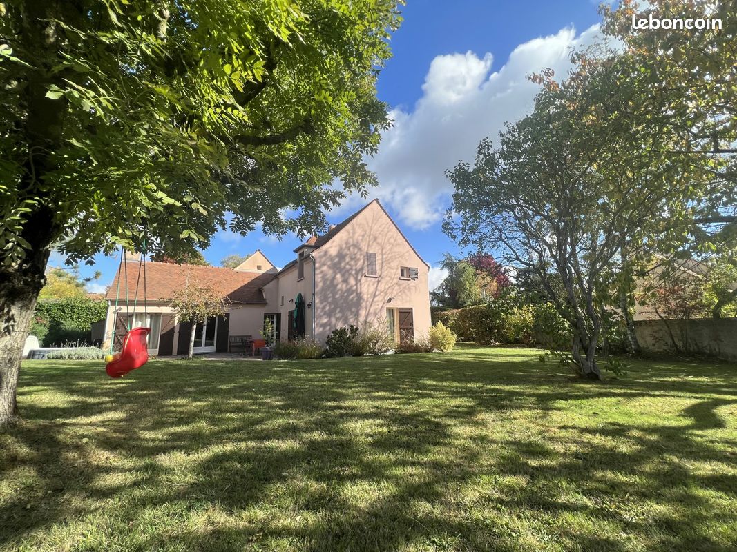 Maison 5 pièces 147 m² · à Saint-Nom-la-Bretèche · 147 m² · 3 195 €/mois