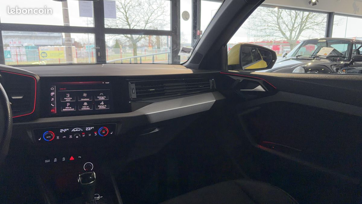 AUDI A1 Sportback 40 TFSI 200 ch S tronic 6 S Line (image 16)
