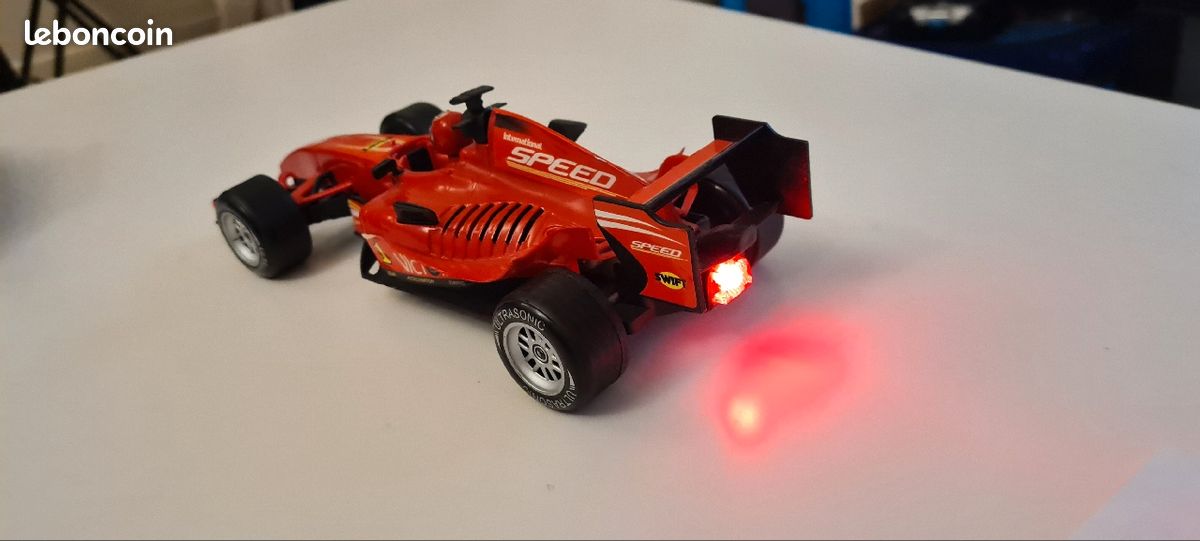 Ferrari F1 jouet enfant avec bruit et lumière arriére (image 3)