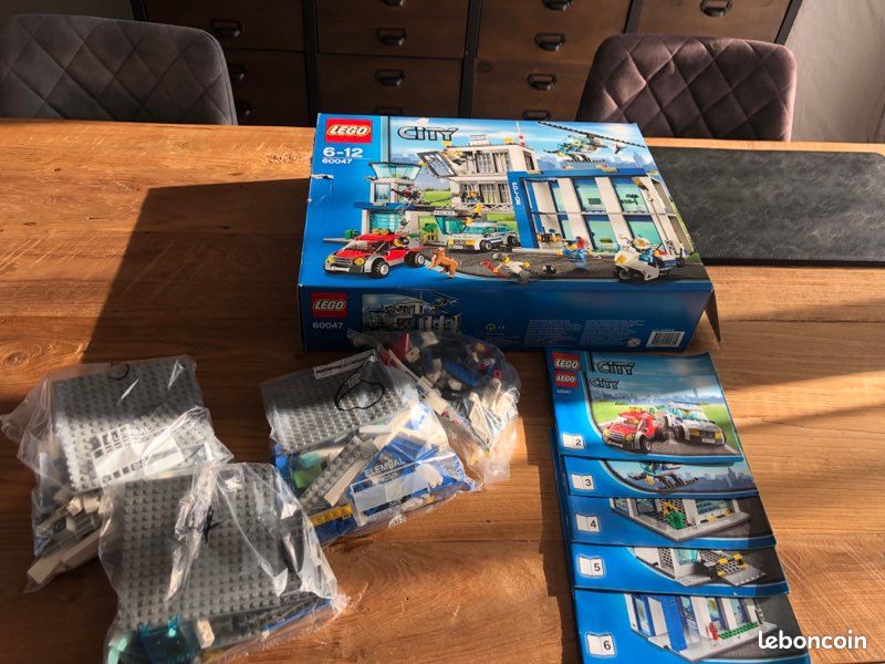 Lego city 60047 (image 5)
