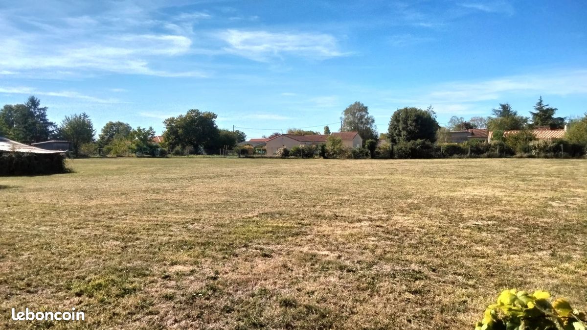 Terrain 3884 m² · à Frozes · 3 884 m² · 65 000 €