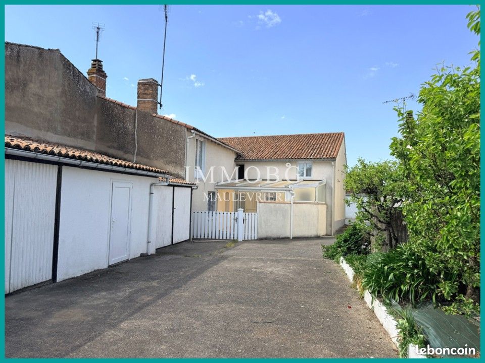 Maison 7 pièces 171 m² · à Yzernay · 171 m² · 137 800 €