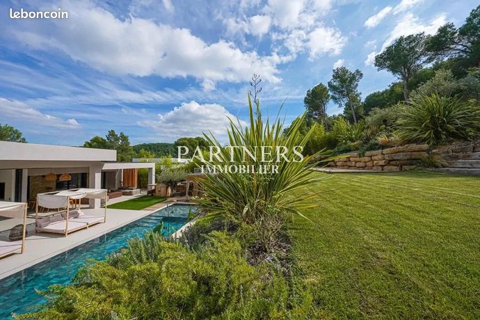 Villa 6 pièces 350 m²