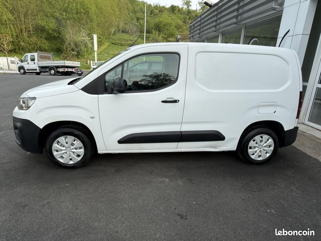 CITROEN BERLINGO 1.5 BlueHDi - 75 Fourgon M Worker 1000 kg TVA RECUPERABLE + ATTELAGE + CAMERA AR (image 4)