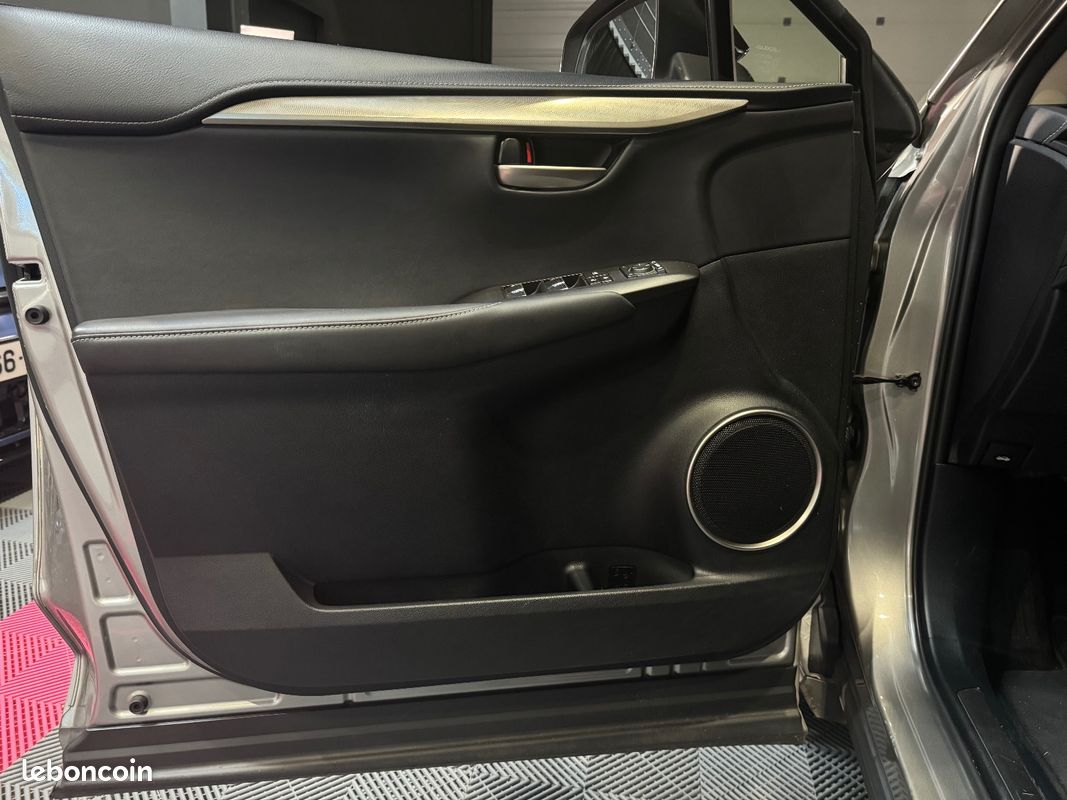 LEXUS NX MY21 300h 2WD Design Hybride (60 500 km - État irréprochable) (image 13)