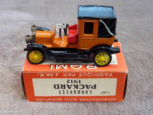 945728_3
