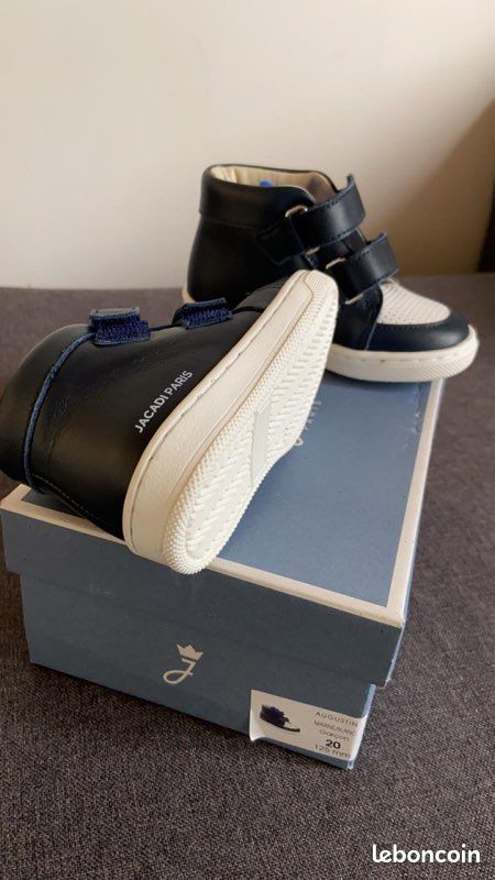 Chaussures enfant garçon ou fille neuves taille 20 marque Jacadi