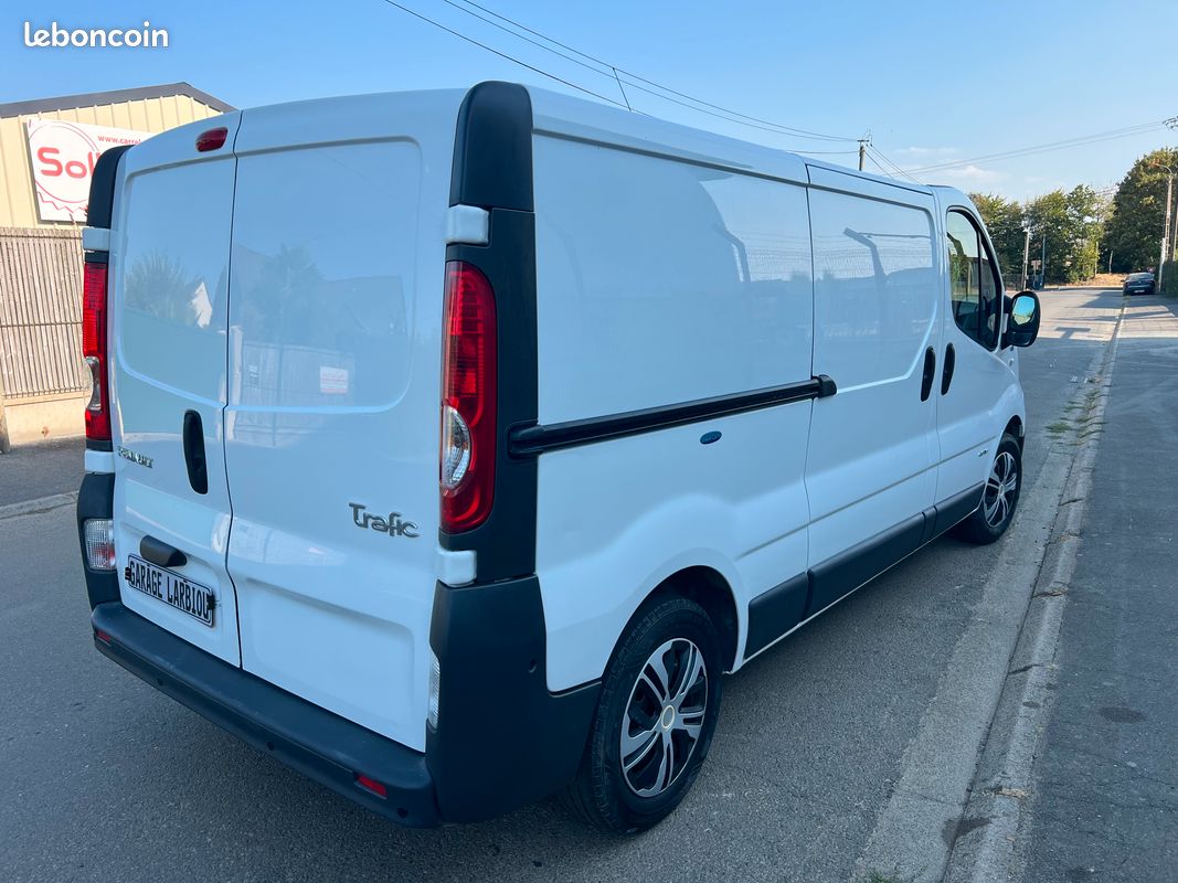 Renault trafic 2.0 l dci 115 cv (image 2)