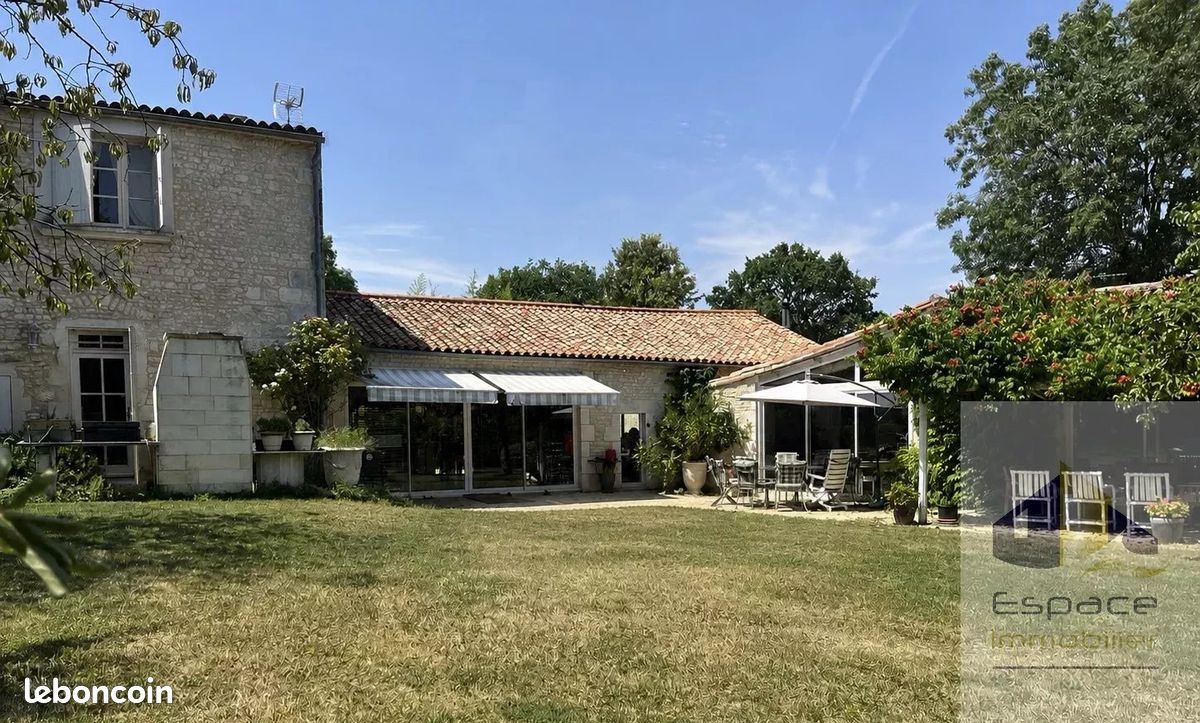 Maison 8 pièces 357 m² · à Montroy · 357 m² · 644 000 €