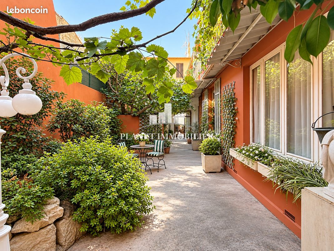 Maison 7 pièces 300 m² · à Cannes · 300 m² · 1 200 000 €