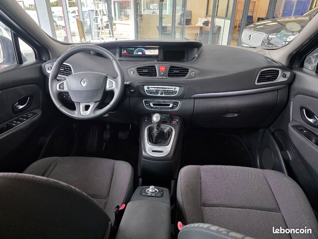 Renault scenic 3 1.6 dci - 16v turbo annee 2011 222000 (image 8)