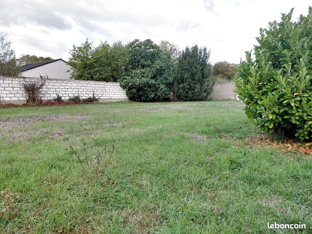 Terrain 1160 m² · à Pont-sur-Yonne · 1 160 m² · 53 000 €
