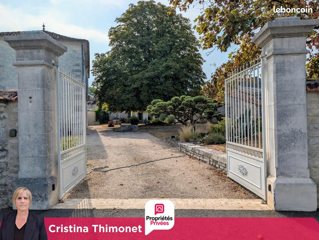 Maison 6 pièces 204 m² · à Salignac-sur-Charente · 204 m² · 365 900 €