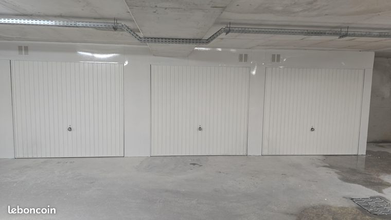 Boxes Neufs fermés à louer (Champs sur Marne -2 RER+3 Métros) pour Stationnement et Stockage dans résidence neuve sécurisée par Télésurveillance à partir de 130 euros
