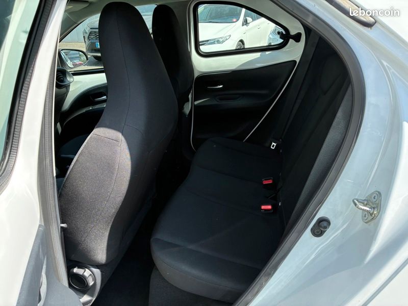 Toyota aygo x 1.0 VVT-i 72 Dynamic (image 10)