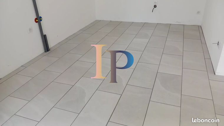 https://img.leboncoin.fr/api/v1/lbcpb1/images/96/42/90/964290e6eb9c37153b73596ac2de7ce11fc4b485.jpg?rule=ad-image