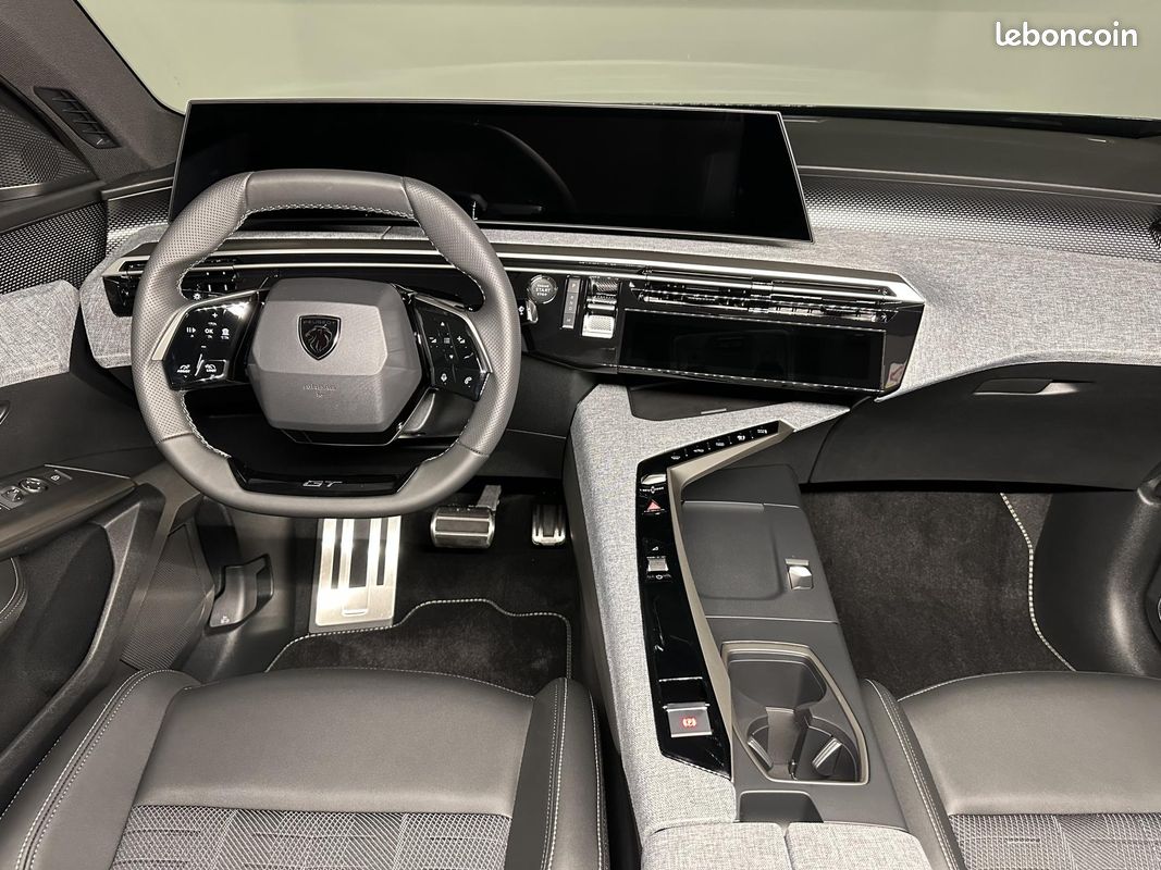 PEUGEOT 5008 1.2i Hybrid 145 e-DCS6 GT 360 7PL (image 11)